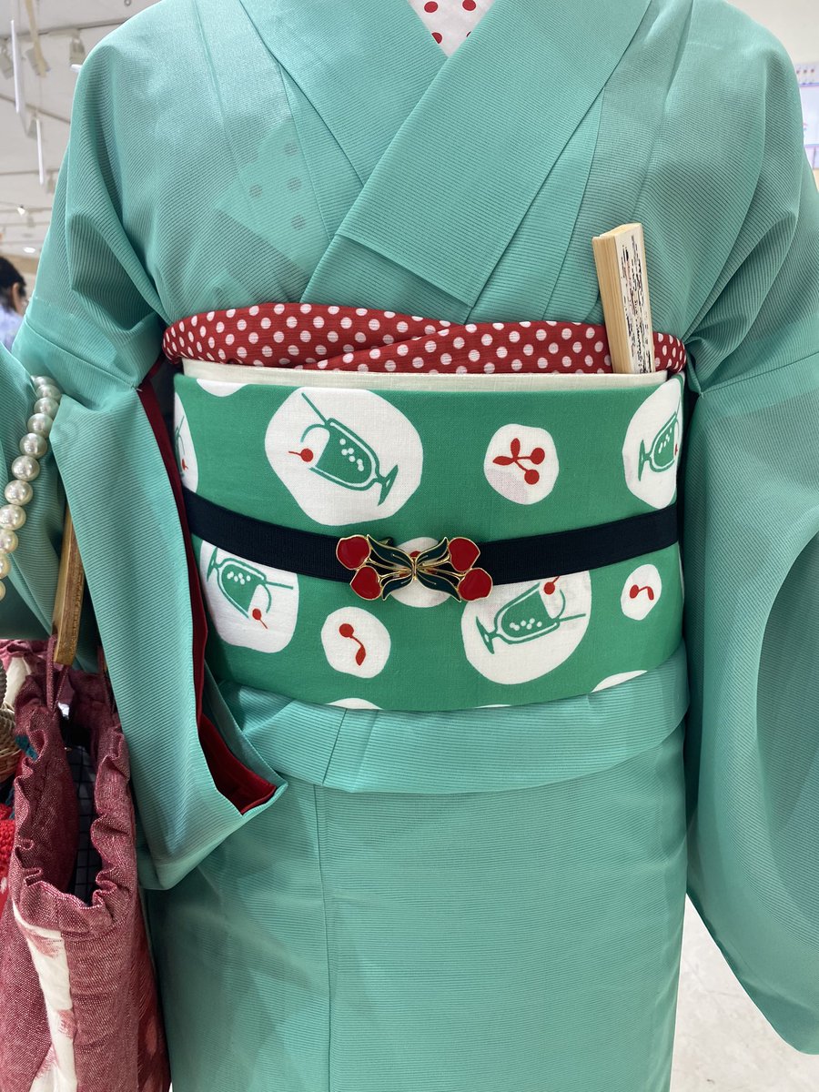 otomeinsatsu's tweet photo. 乙女印刷のてぬぐいを帯にした素敵な着こなしのお客様がいらっしゃって、思わず感動と興奮で泣いてしまった。 https://t.co/X0sMfwIndF