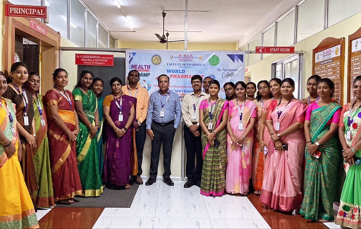 Mgr_Pharma's tweet photo. #DrMGRERI #Faculty_of_Pharmacy
#World_Pharmacist_Day celebration✨
.
.
.
#cakecutting#pharmacist_oath_ceremony#phamplets_distrubution#patient_counseling
#mgreri_thanks_for_support
#Follow_us @mgr_pharma
Keep_supporting... https://t.co/eqeIuJUl0r