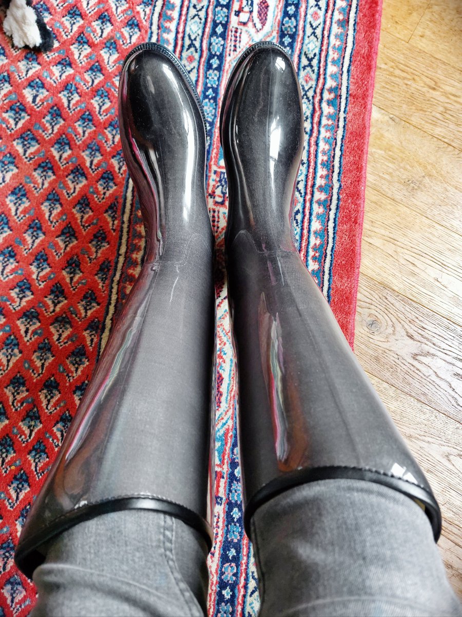 Welliesare4men2's tweet image. I have the &quot;Däv&quot; brand of boots also in grey. They look very Chique! 🕴️‍♂️

#Däv #Boots #Wellies #Tall #Rare #Awesome #Stunning #Standout #BeSeen #DareToBeDifferent