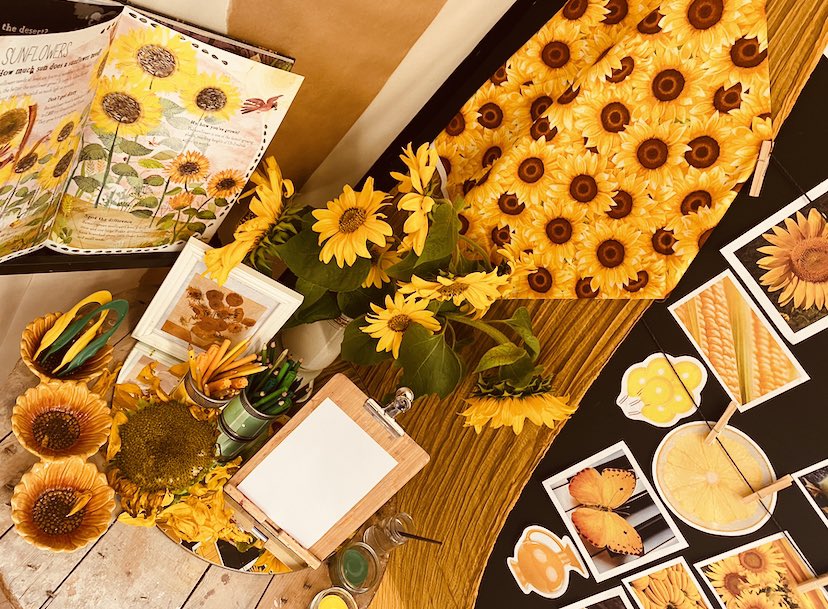 Our EYFS children have been enjoying a blast of colour as Summer fades into Autumn. They have loved developing their fine motor skills. 
#EYTagTeam #CosyClubIdeas #EYFS