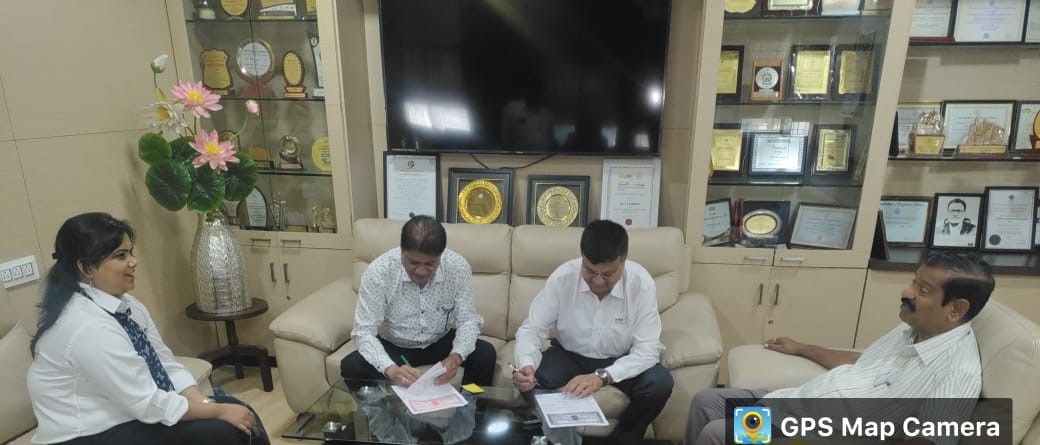 SEED_Infotech's tweet image. SEED Infotech signs MOU with AISSMS College of Engineering  in presence of college trustee Mr. Suresh Shinde Sir for various skill development program for college students
Call : 9225520000
Visit: seedinfotech.com
#collegetraining #java #dotnet #testing #seedcorporate