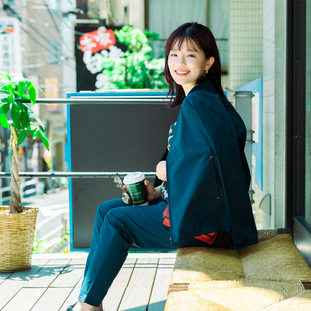 ASICS_JP's tweet photo. 「tokyo_edit」をコンセプトネームとした、スポーツ総合誌「Sports Graphic Number」との共作ウエア。
若くして国内外の古書を取り扱う北澤書店オーナー
北澤里佳 着用
~自分のスタイルを編み、OnとOffを繋ぐ人たちへ~
#tokyoedit
#ASICS
#ACTIBREEZE