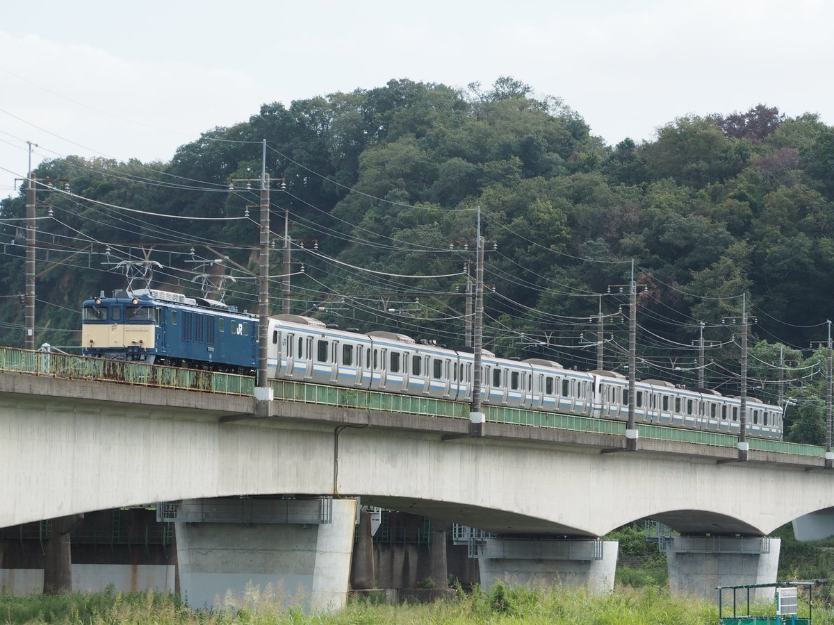 ma9375's tweet photo. 9月26日(火)
府中多摩川武蔵野線橋
横須賀総武快速線電車廃車回送
E217系2012F&2036F
(元都クラY-112&Y-136)編成
EF64-1030牽引 13:45定刻通過
#E217系
#2012F
#2036F
#廃車回送
#EF64
#多摩川河川敷
#多摩川サイクリングロード https://t.co/pBJZZYKHDY