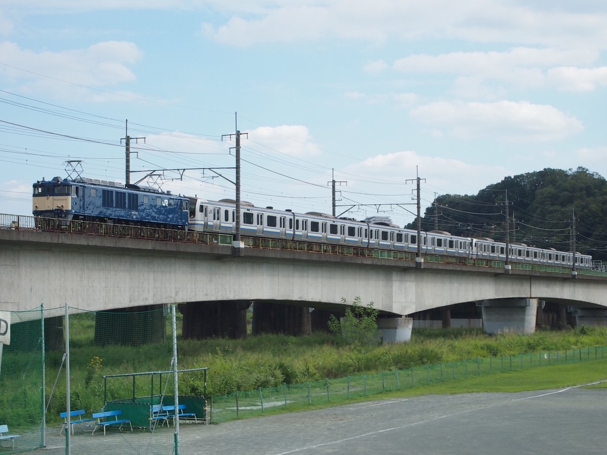 ma9375's tweet photo. 9月26日(火)
府中多摩川武蔵野線橋
横須賀総武快速線電車廃車回送
E217系2012F&2036F
(元都クラY-112&Y-136)編成
EF64-1030牽引 13:45定刻通過
#E217系
#2012F
#2036F
#廃車回送
#EF64
#多摩川河川敷
#多摩川サイクリングロード https://t.co/pBJZZYKHDY