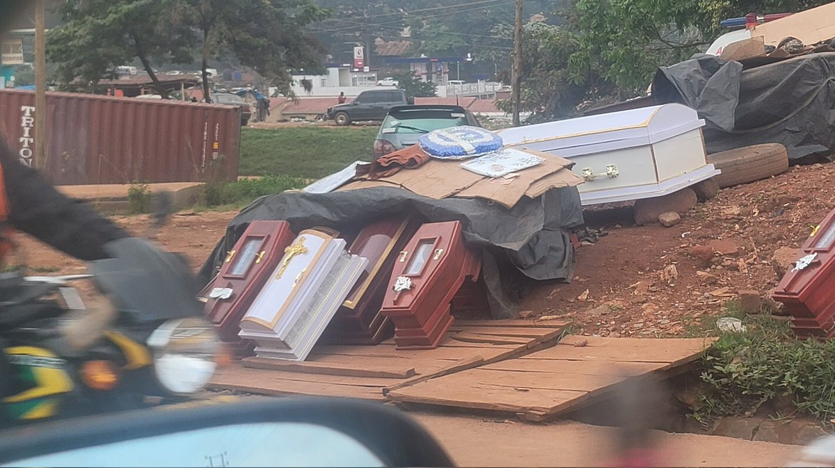 Mulago and KCCA needs to do something on the the “coffin displaying” at the gates of Mulago Hospital. 

This thing tortures patients psychologically. Imagine a critical Ill patient referred to Mulago hospital for advanced treatment but the first thing viewed is the coffins of
