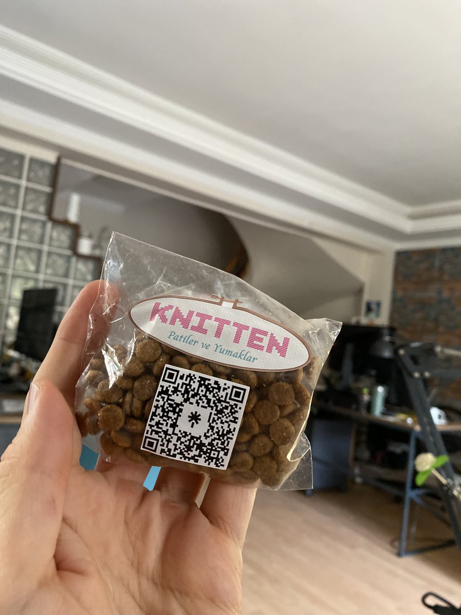 alperozgunyesil's tweet photo. Beautiful promotion gift for a beautiful game. Food for stray animals concept should become a trend <3 #knitten https://t.co/MgDhNDKH2f