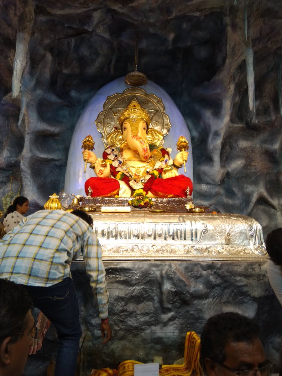 kishor_munot's tweet image. AfterAlongTime I got 2watch #Ganapati in #Pune but aftr watching it felt tht these dys the #movingscens r vry less. It hs nw bn replced by #livePerformances, #lighting , but evn tdy,the MovingPerformnces tht drw the crowds.WeMust mintain our #traditions.#pmpml #GanpatiBappaMorya
