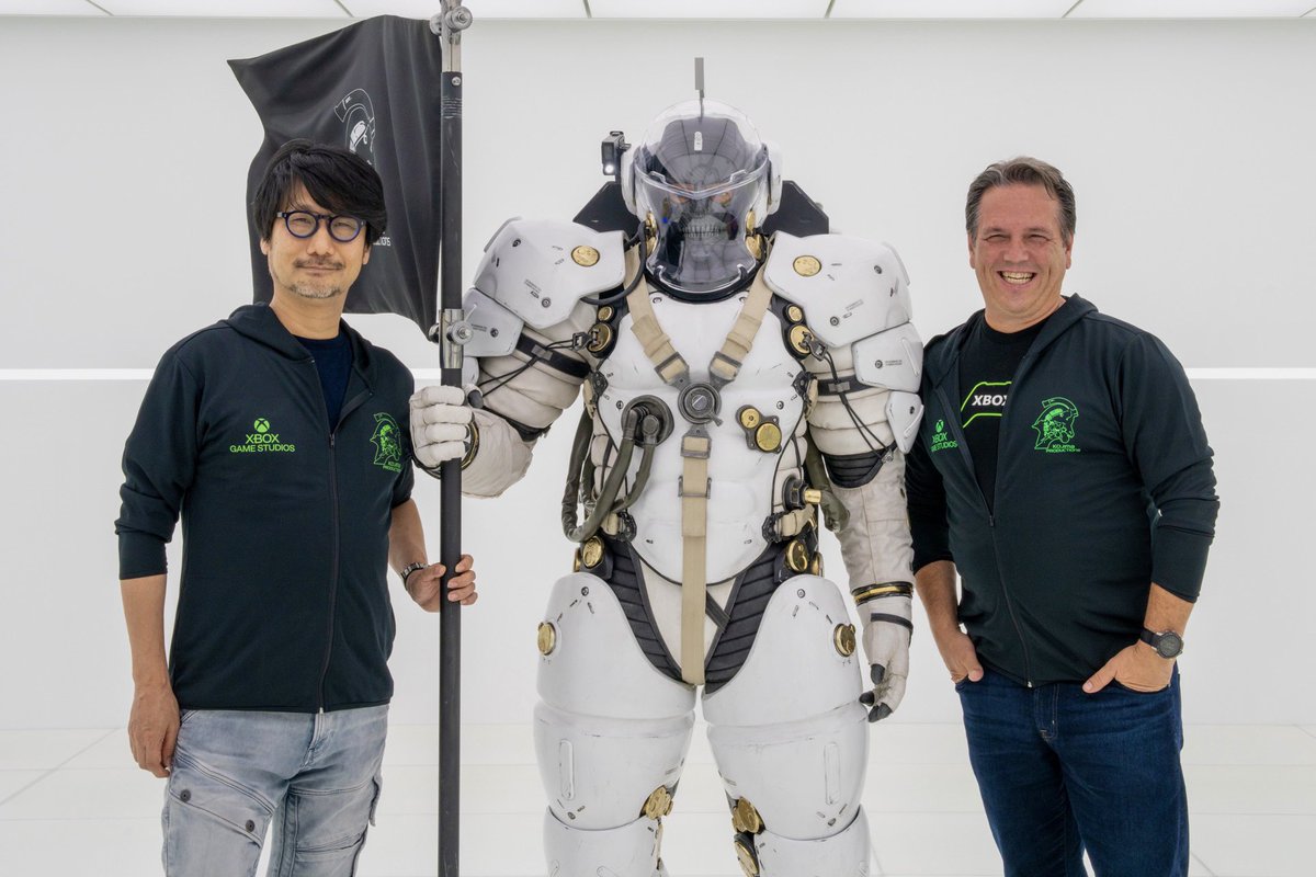HIDEO_KOJIMA_EN's tweet photo. Phil Spencer team has visited Kojima Productions. https://t.co/ixorraPrJs