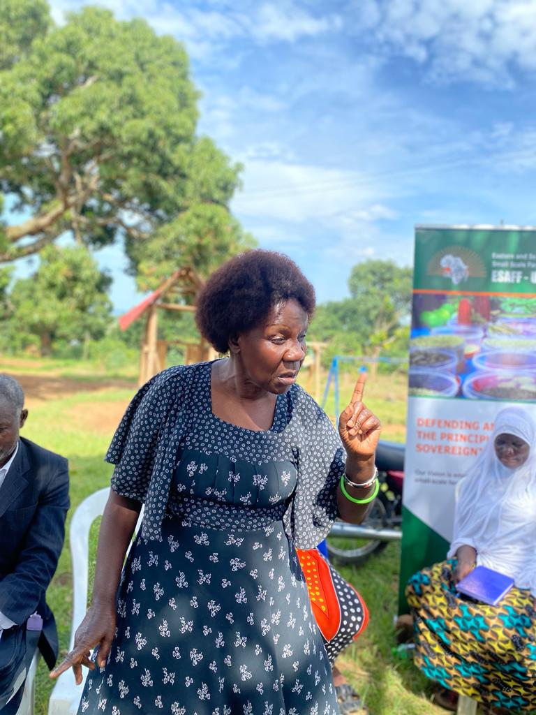 burton_dpoet's tweet photo. Community dialogues in the common community in Adjumani and Kiwanyizi village in Masaka were held and it was a success as several farmers were educated more on how they could add value to the organic foods that they grow.  All thanks to the @ESAFFUG team. 

#NOW2023 https://t.co/qf2FY0m2MW