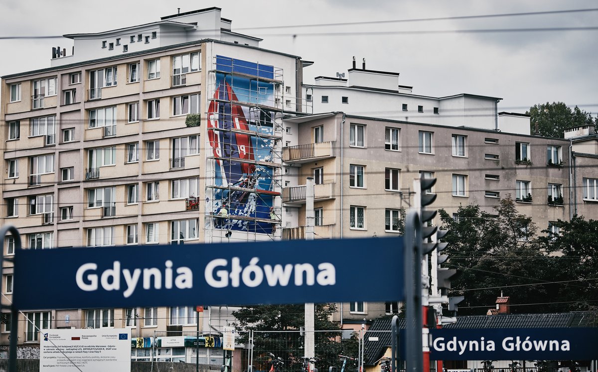 ILOVEPOLANDpfn's tweet photo. Mural I Love Poland w centrum Gdyni! Autorem i wykonawcą projektu jest Karol Kobryń, artysta i projektant graficzny.
Fot. Robert Hajduk / PFN
#ILP #PFN #ILovePoland https://t.co/RFaSRxAXZr