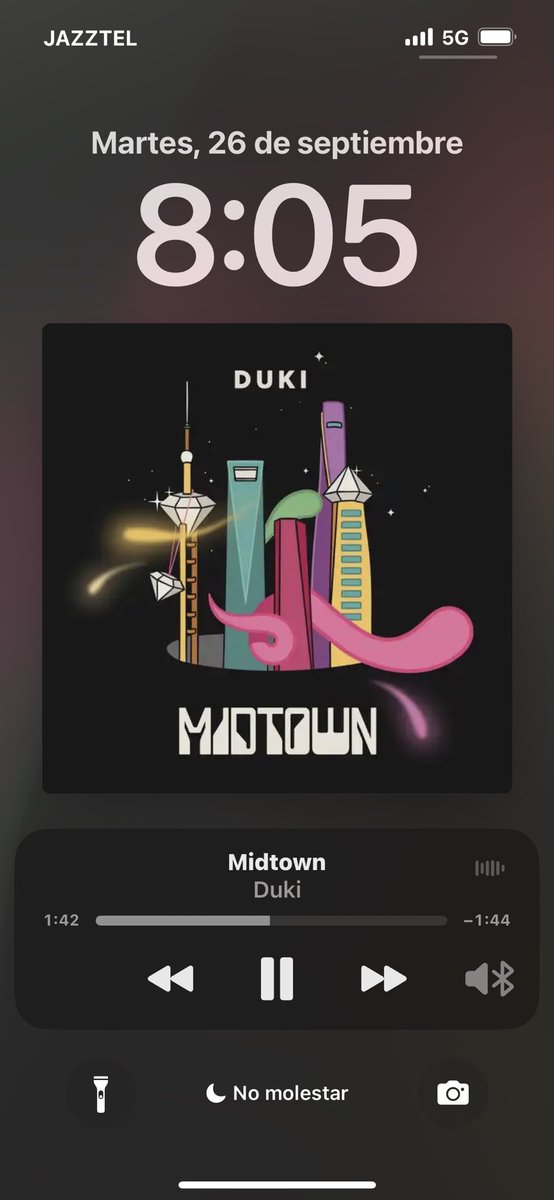 todo el mundo te olvido pero yo nunca lo haré, te amo midtown