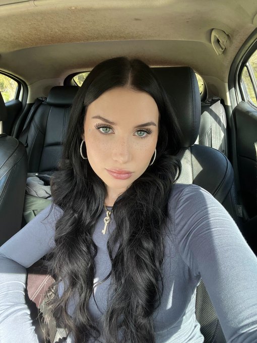 Watch Stella Brooks's leaked NSFW photo on TwXstars