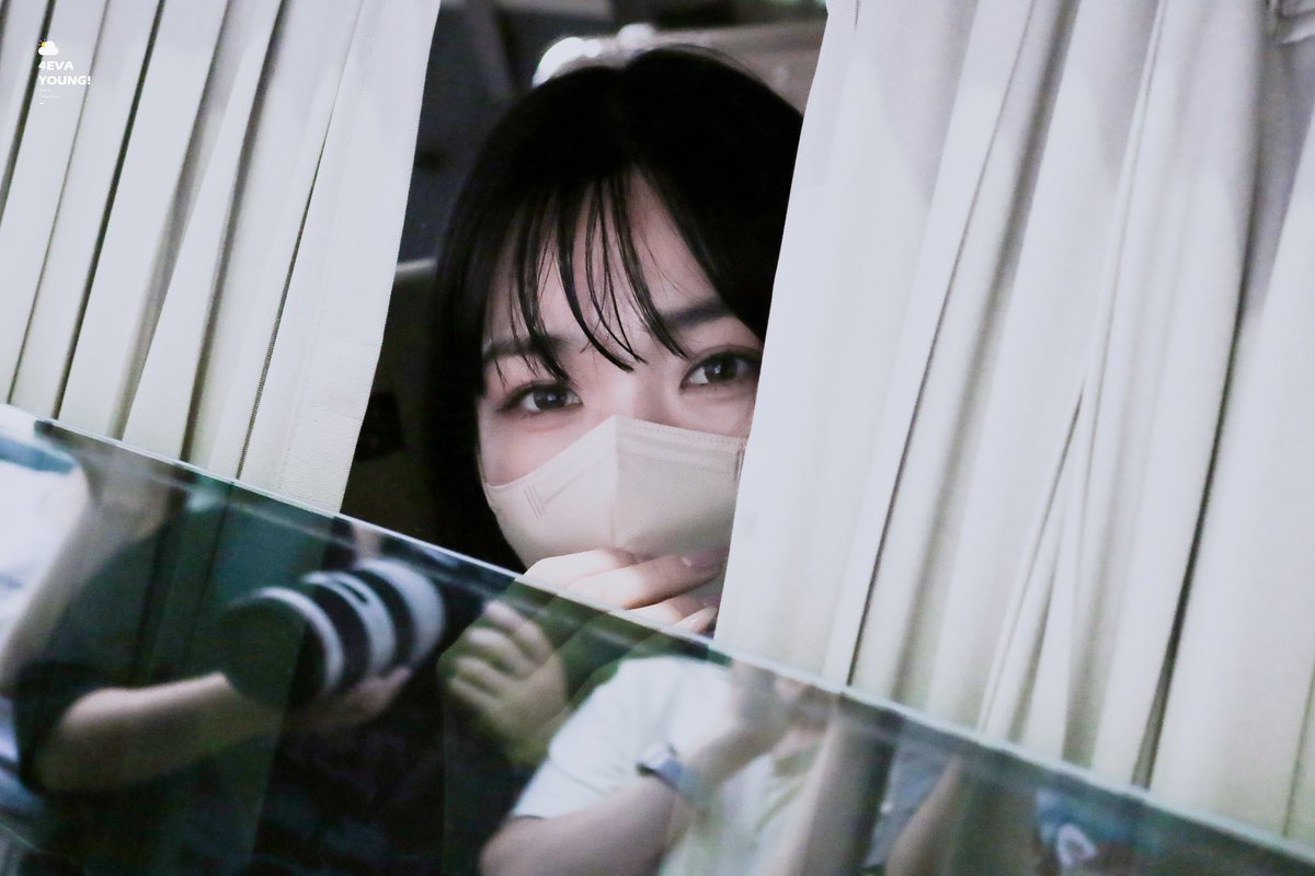 4EVAYOUNG801's tweet photo. 230910 👋🏻💛  #티파니 #티파니영 #Tiffany #TiffanyYoung https://t.co/ZH9pLmrpuc