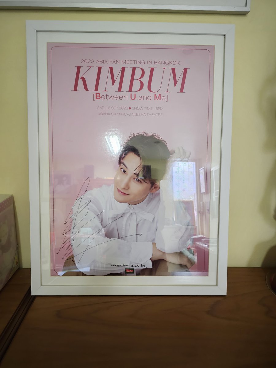 joysara1's tweet photo. Sign poster คิมบอม 13 ปี
เมื่อก่อนขนาดโปสเตอร์จัมโบ้ เหมือนโปสเตอร์ภาพยนตร์ อลังการมากๆ จร้า
ปล. รูปยืมเค้ามาค่ะ 😍
2010  Kim Bum 1st Fan Meeting "One Sweet Day"
2023 𝑲𝑰𝑴 𝑩𝑼𝑴 𝑨𝑺𝑰𝑨 𝑭𝑨𝑵 𝑴𝑬𝑬𝑻𝑰𝑵𝑮
<𝑩etween 𝑼 and 𝑴e>

2010.                           2023. https://t.co/9bQnxPv8k7