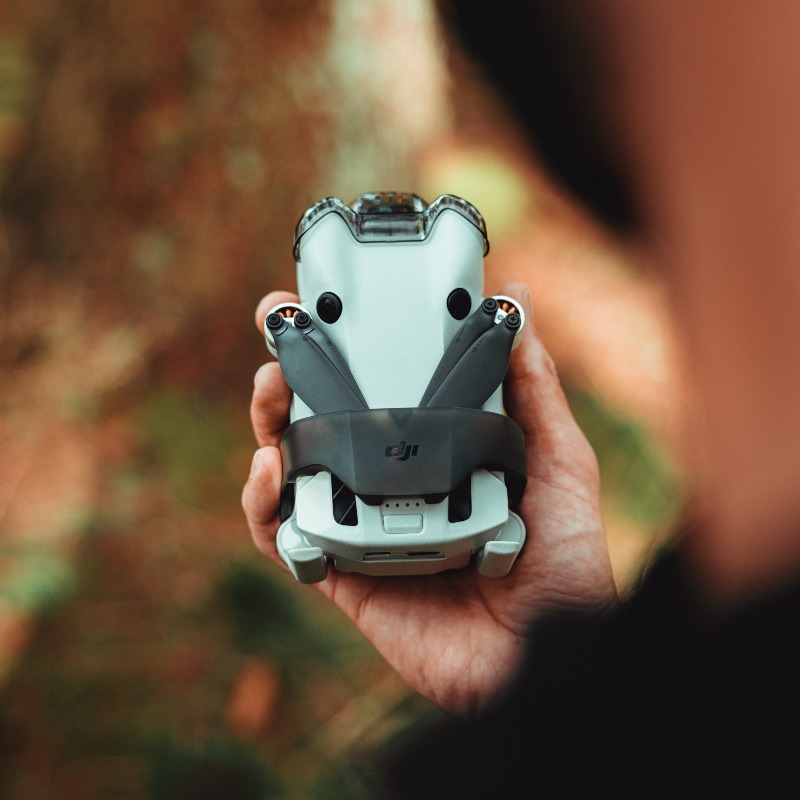 DJIGlobal's tweet photo. Wondering how the DJI Mini 4 Pro stacks up against the Mini 3 Pro? We've got you covered! 👇