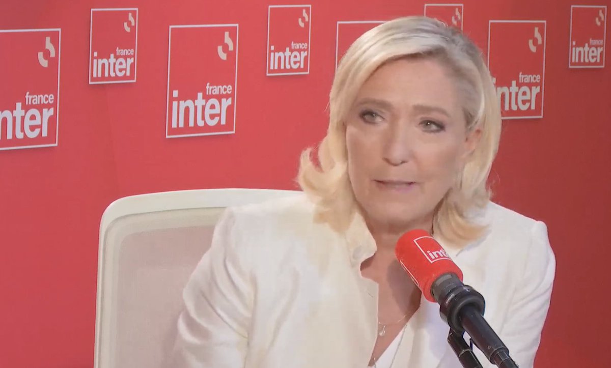 tcabarrus's tweet photo. Sur l'#immigration, #MarineLePen en 4 phrases: 🤮
-Le #PapeFrancois a une parole de charité, mais il n'est pas réaliste;
-Je ferai comme #MateoSalvini qui a fait baisser de 80% l'immigration en Italie;
... Je ferai mieux que #GiorgiaMeloni qui en appelle à l'#UnionEuropeenne pour recevoir ses 200 milliards;
-L'#UnionEuropeenne est immigrationniste.