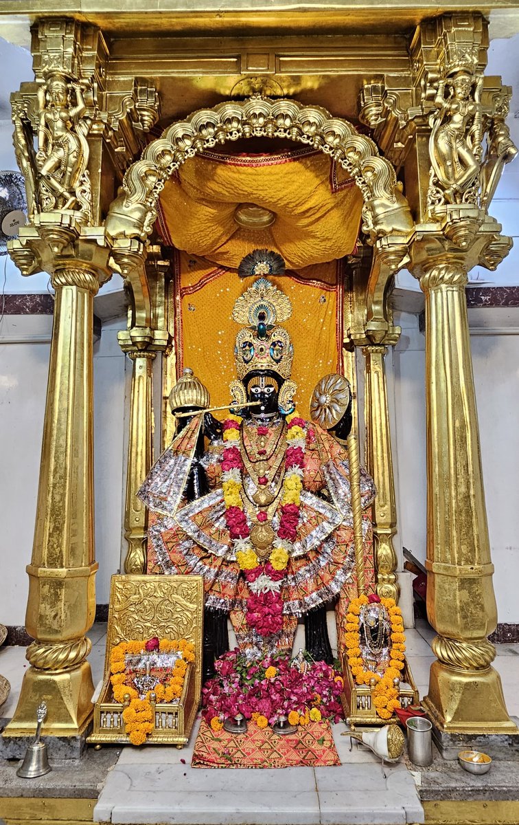 ઉદાહરણ આપવું તો સહેલું છે,
પરંતુ ઉદાહરણ બનવું મુશ્કેલ છે !

  🙏🌹જય શામળીયા શેઠ🌹🙏