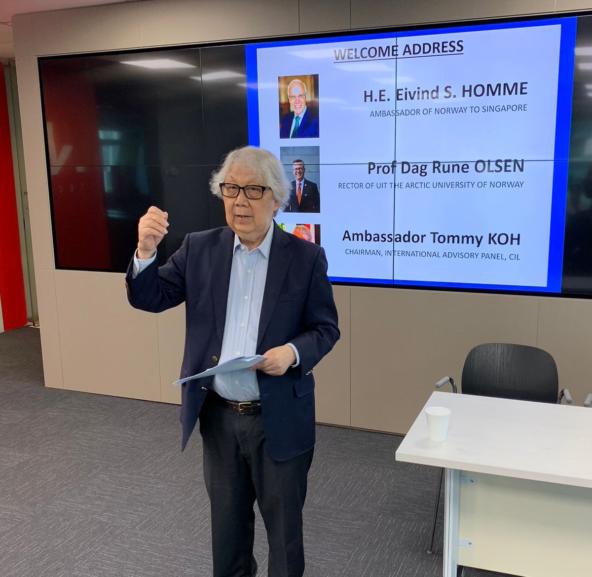 NorwayAmbSG's tweet image. Opened the Arctic Gov workshop with Amb Tommy Koh & @UiT_DagRune. Part of 🇳🇴-🇸🇬 Science Week. Great talks on @ArcticCouncil, Northern Sea Route, energy infra., climate change & research, in context of Ukraine war. Proud of the expertise at @NCLOS_UiT, @UiTNorgesarktis & @NUS_CIL
