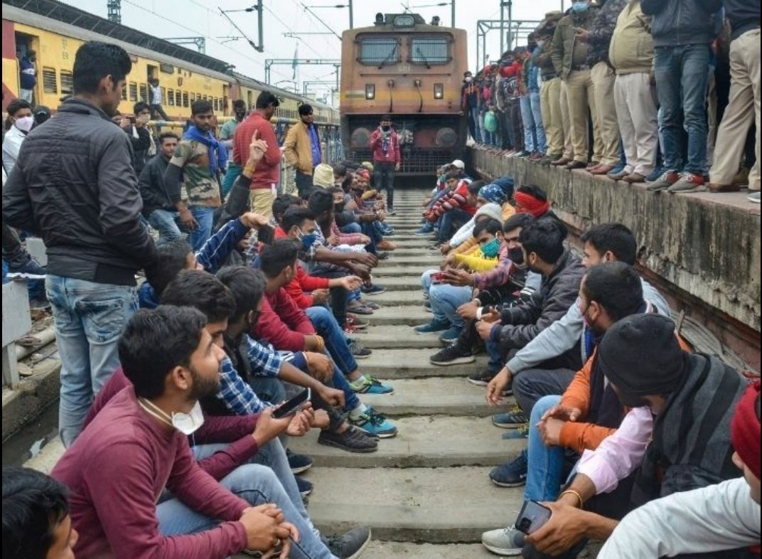 Shubhamsri89970's tweet photo. #ModiJiRailwayBhartiDo 
@AshwiniVaishnaw 
@PMOIndia 
@PMOIndia 
@PMOIndia 
@aajtak 
मोदी जी रहम करो https://t.co/7HMsObyDBT