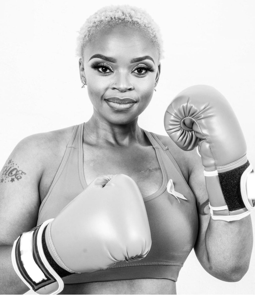 kholoO1's tweet photo. Rest well Zo, you fought a good fight..you never gave up at any point of your journey. What an inspiration you were! The love you had for your kids was immeasurable &amp; so beautiful to watch❤️May your beautiful soul rest in perfect peace 🌺🕊️#Zoleka Mandela https://t.co/qP0VBb51Ls