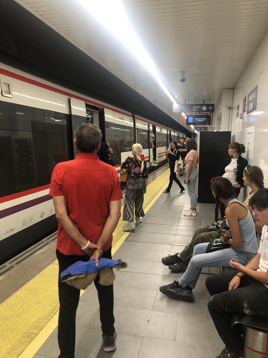 LidiaGavilan's tweet photo. @Renfe lo de poner un par de vagones más en los #cercaniasmalaga , cómo lo vamos viendo? Tren de las 8:03 Torremolinos. Gente apilada, puertas sin cerrar, personas que se quedan fuera sin poder ir a sus trabajos… Es una vergüenza, creo que es hora de hacer algo. https://t.co/z59hEGopRm