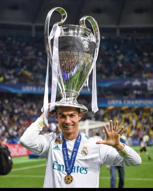 Ife_Iuv12's tweet photo. 7 greatest players of all time in the UEFA Champions League history 

1. Cristiano Ronaldo 
He has the Most goals (140)  5 time Champion, 4 with Real Madrid and 1 Manchester united. https://t.co/sY2I4RukpB