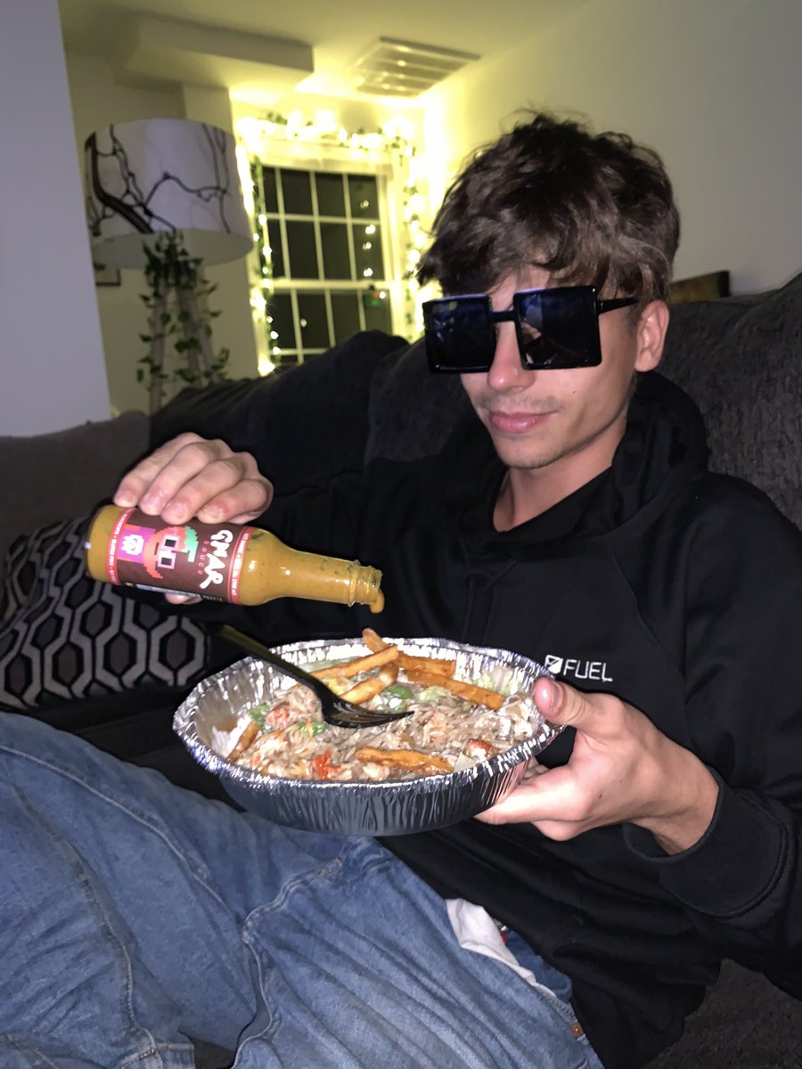 Fattybuthappyy's tweet photo. Enjoying some @gnarssauce 🔥🌶️ https://t.co/N2JsExLypk