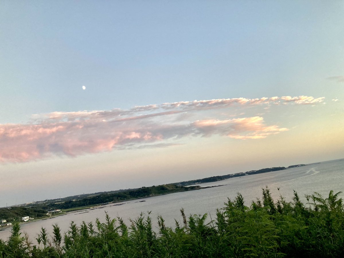 hiroko0529_'s tweet photo. ソレイユの丘にお泊りしてきました！✨
同じ神奈川なのに遠くに旅行に行った感じがしてめっちゃテンション上がりました😍💕

景色もご��も外のお風呂も最高でした👍

心残りはふれあいゾーンが時間外で入れなかったこと…
じゃぶじゃぶ池で遊び��ぎました(笑)

今日からまた現実です…
頑張るぞ👍 https://t.co/WF3NiCMHTk