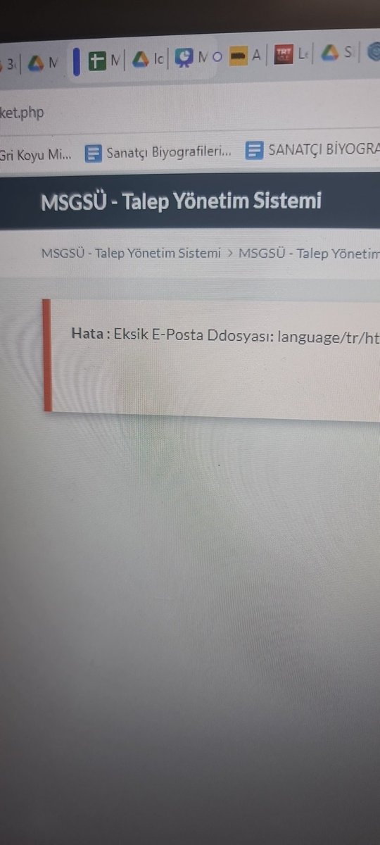 kiymet_artwork's tweet photo. Sorunları çözmesi gereken sistem de eksik eposta hatası veriyor herkeste. Talep sistemi bile çöküyor ders seçiminde 
Gören sanki 1 milyon öğrenciyiz zanneder aktif 3000 civarı öğrenci var bugün sadece son sınıflar seçim yapıyor... @handaninciMSGSU  @msgsuniversite https://t.co/gV1723diWo