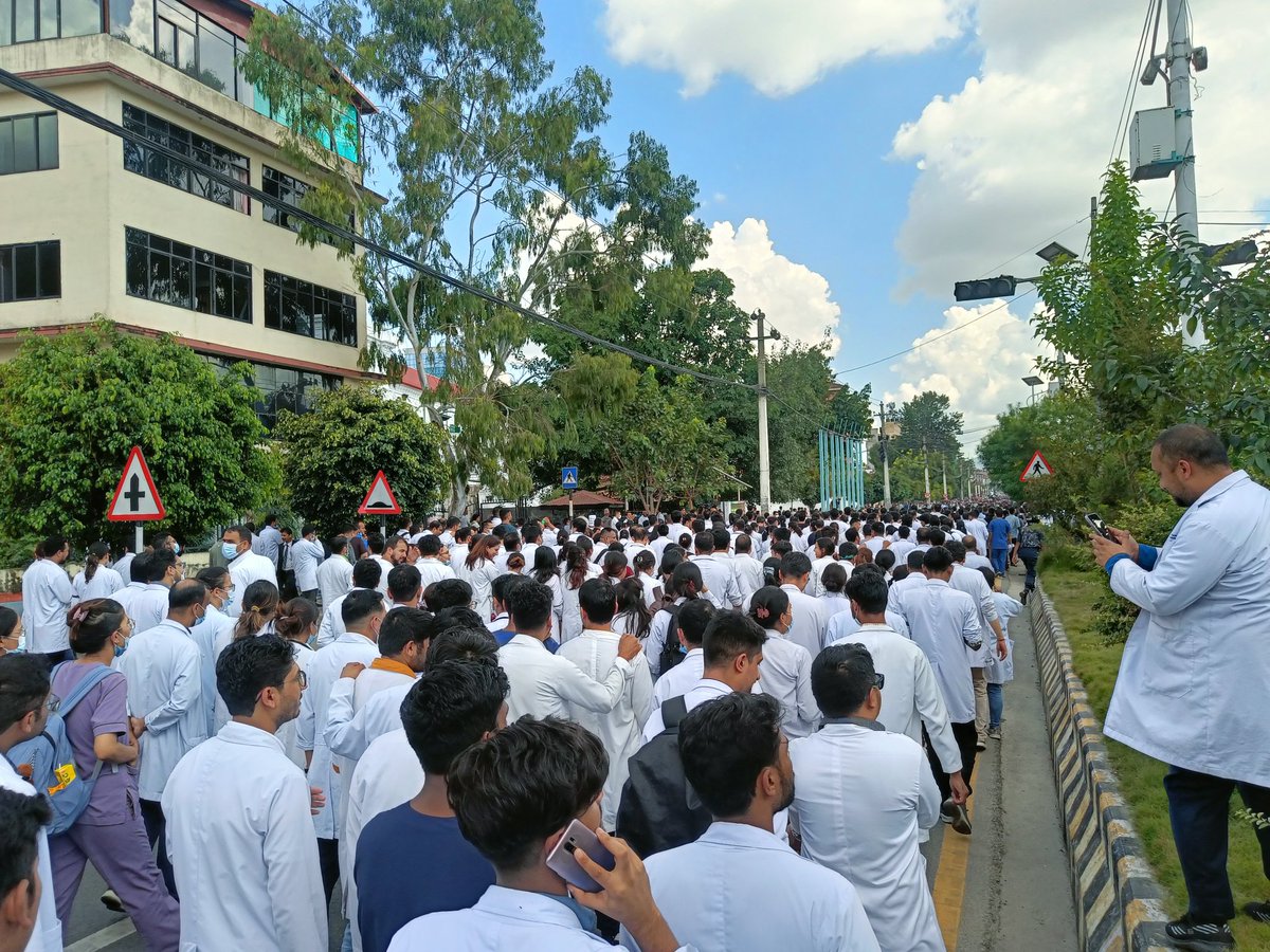 १० हजार चिकित्सक माइतीघरमा शान्तिपूर्ण आन्दोलनमा।
माग: सुरक्षित कार्यस्थल।