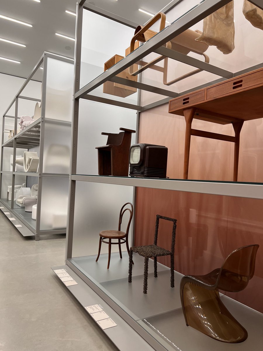 Koda_KOYORI's tweet photo. Vitra Campus内で膨大なコレクションを収蔵する事で有名な、Herzog & de Meuron建築のVitra Schaudepot。現在Sabine Marcelis監修でColour Rush!というコレクション展が開かれてますが、そこに仲の良いデザイナーの作品が日本代表として展示されている事をとても誇りに思います。 #weplus @hokutoando https://t.co/ByOe79Kxid