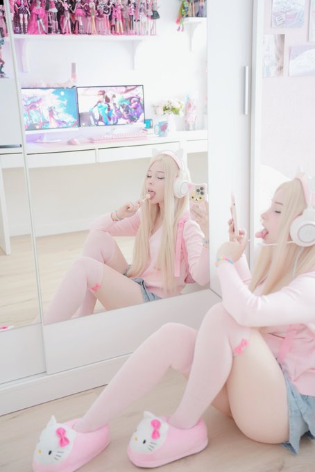 2 pic. U can come over only if you got some lollipops for me! ?? https://t.co/hpmsF29oam