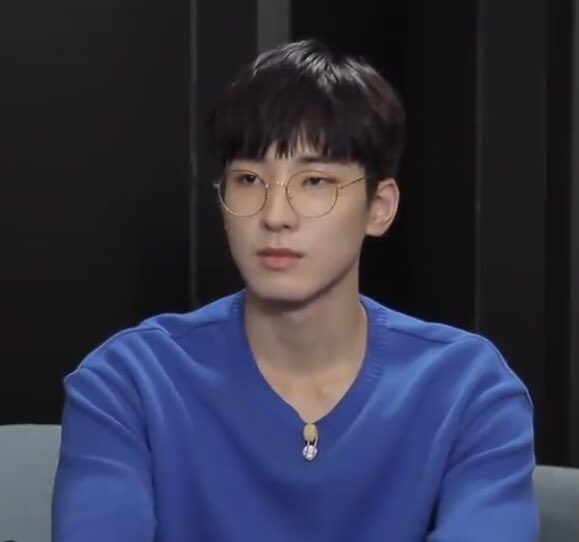 형이 영어하나는 끝내주게해
                                                     뻥..
그런뻥을왜쳐 나 미국인이야
                                                    구라..
𝑤ℎ𝑦 𝑤𝑜𝑢𝑙𝑑 𝐼 𝑙𝑖𝑒 𝑡𝑜 𝑦𝑜𝑢•••  
                                                       오.