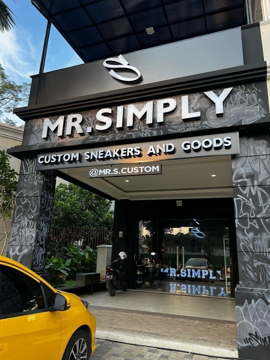 MrSimplyCustom's tweet image. After today, I WILL NOT be accepting any orders from NFT community (even with deposit) - I will only do work when paid in full. 

The are a totals of 8 Pairs of sneakers that's NOT PAID after I done the work. 

I rather focus my energy to  take orders from IRL and other platfrom.