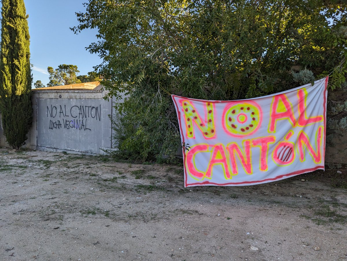 <a href="/bcarabante/">Borja Carabante</a> y <a href="/AlmeidaPP_/">José Luis Martínez-Almeida</a>: tenéis un gran problema en #Montecarmelo. Ya podéis cambiar el chip porque os jugáis mucho. No penséis que en 2027 se habrá olvidado este atropello. Tan sólo tenéis que llevar el cantón a la zona industrial existente al lado del barrio. Así de fácil.