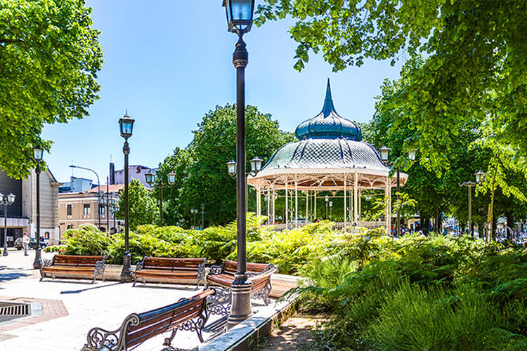 Balancing Function and Aesthetics in Site Furnishing: Creating Inviting Public Spaces @reliancefoundry #reliancefoundry #bollards dlvr.it/SwcDlk