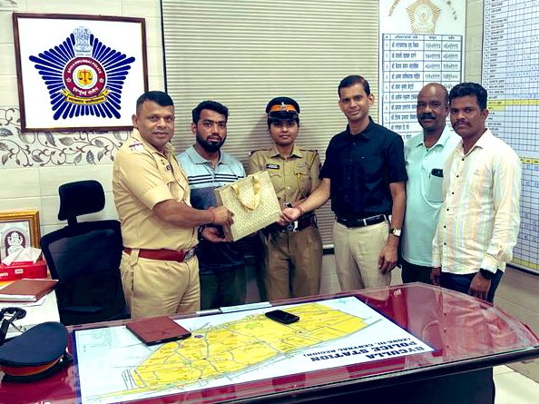 A big thank you to @CPMumbaiPolice @MumbaiPolice and Senior Police Inspector Nandkumar Gopale - Byculla Police Station 🙏🏼 In under 24hrs, a team led by API Suhas Mane, PSI Sachin Patil, HC Jadhav, HC Rakesh Kadam, PC Jaywant Patil and Somnath Jagtap, helped swiftly recover my