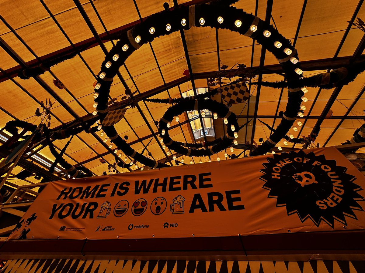 A differtent kind of conference experience: #Oktoberfest with <a href="/bitsandpretzels/">Bits & Pretzels</a>! From networking, singing, to emerging into the #Bavarian culture! Thanks #bits23 🇩🇪