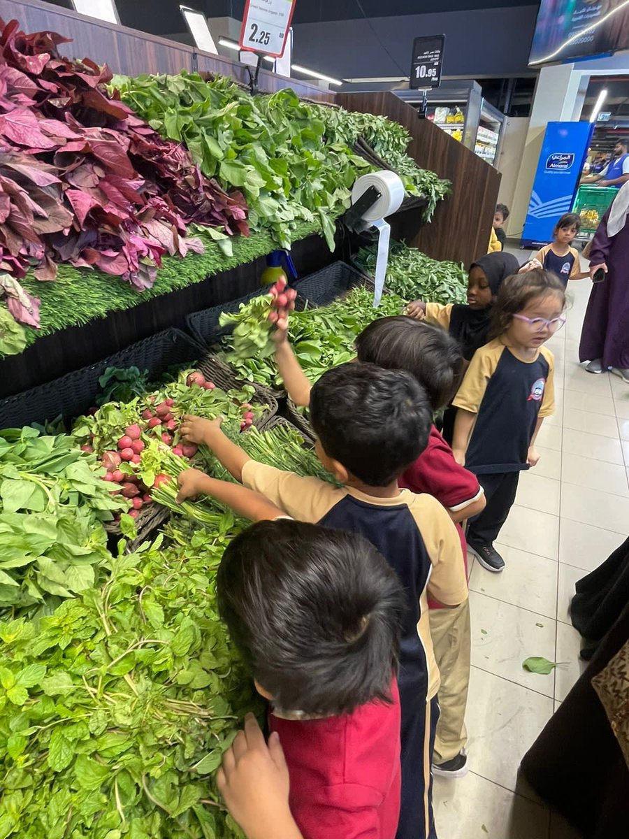 AlAnsarSchool's tweet image. FS2 students thrilled to explore fruits and vegetables by touching, smelling and tasting them at Sharjah Coop Society.
#fruits #vegitables #shopping #britishschool #education #sharjahcoop