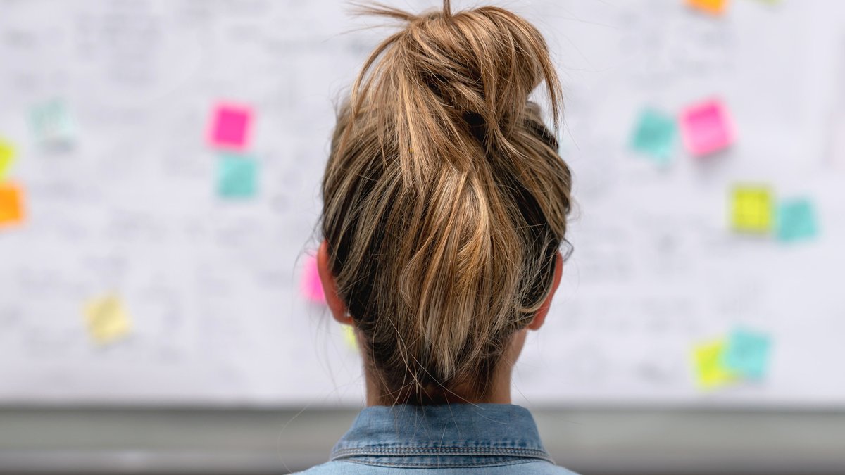 stephhuntsinger's tweet photo. Tired of 'circling back' and 'touching base'? How to "move the needle" and "think outside the box" to handle all the workplace jargon: https://t.co/DfGoXyPru7 https://t.co/ADxer9cOuM