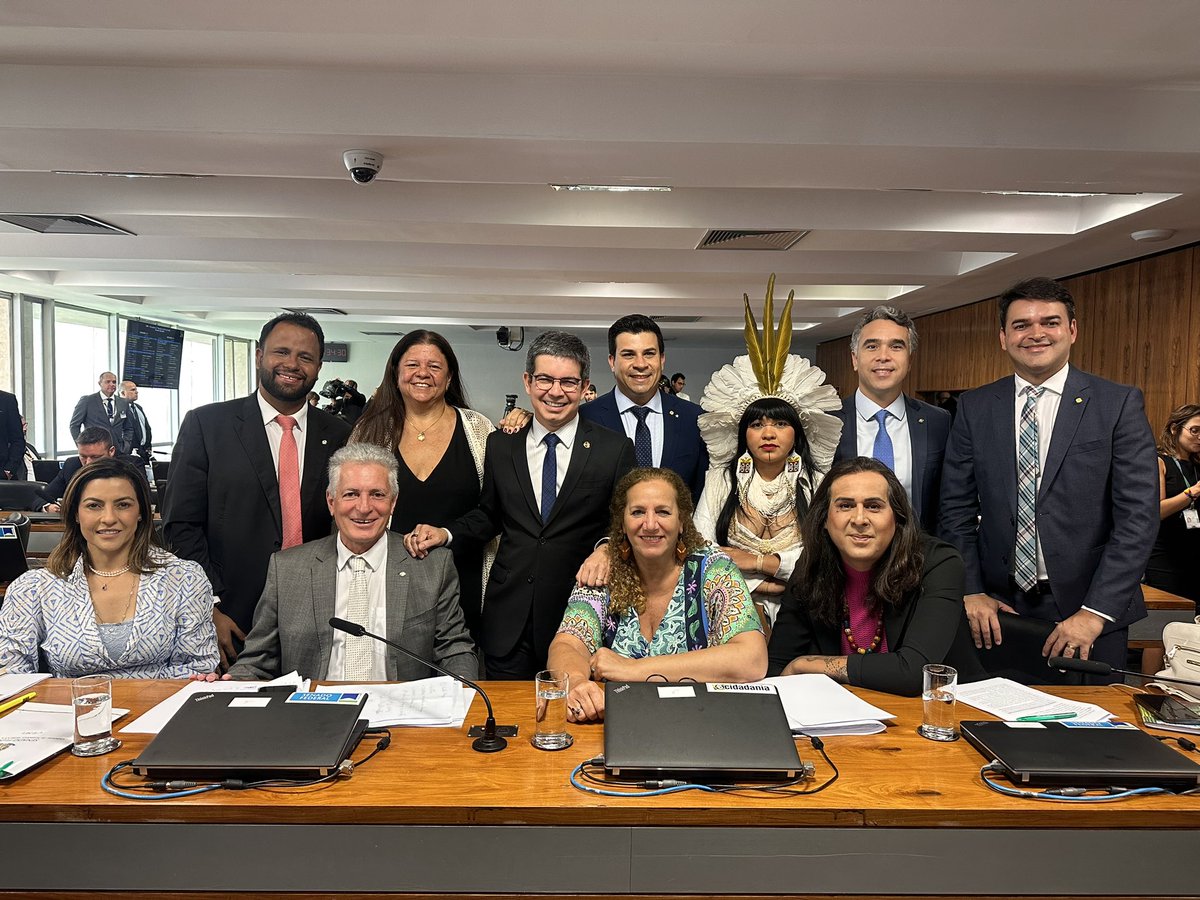 randolfeap's tweet photo. Time em campo na CPMI. Pode vir, general Heleno! https://t.co/eUnMAFB6Q2