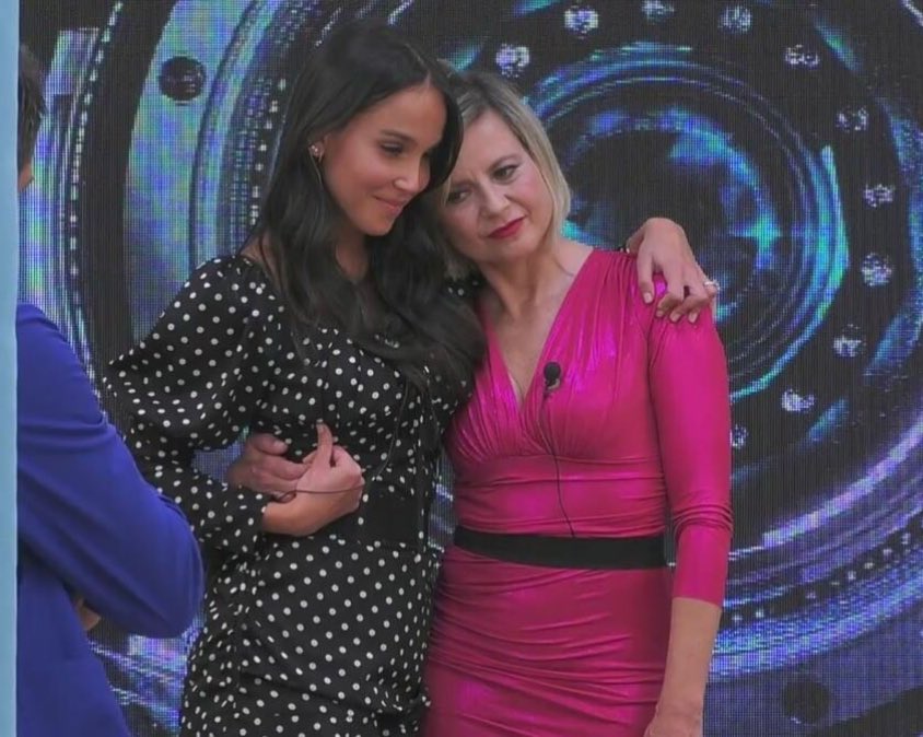 Ninininj2's tweet photo. Heidi e Beatrice ieri mi hanno Ricordato Paola e Anto del #gfvip4❤️
#GrandeFratello https://t.co/OKwtBa7g48