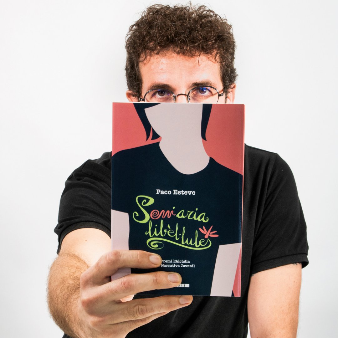 bromera's tweet photo. 📚🆕 Paco Esteve (@onparledada) publica «Somiaria libèl·lules», una novel·la sobre el poder de la imaginació i la necessitat desafiar els límits i trencar els estereotips.

🏆 Premi l’Alcúdia de Narrativa Juvenil.

📍 D'ací a poc en llibreries! https://t.co/q8vw6XmWs9