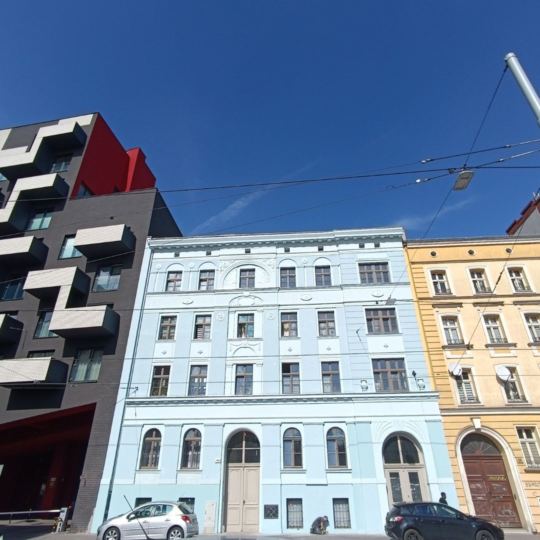 Czy miejska kamienica może mieć fajny kolor?
Tak. Zwłaszcza jak my ją robimy😃
Ogrom prac, świetna historia budynku, niesamowita metamorfoza, a to wszystko tutaj👉cutt.ly/LwvBwtTe