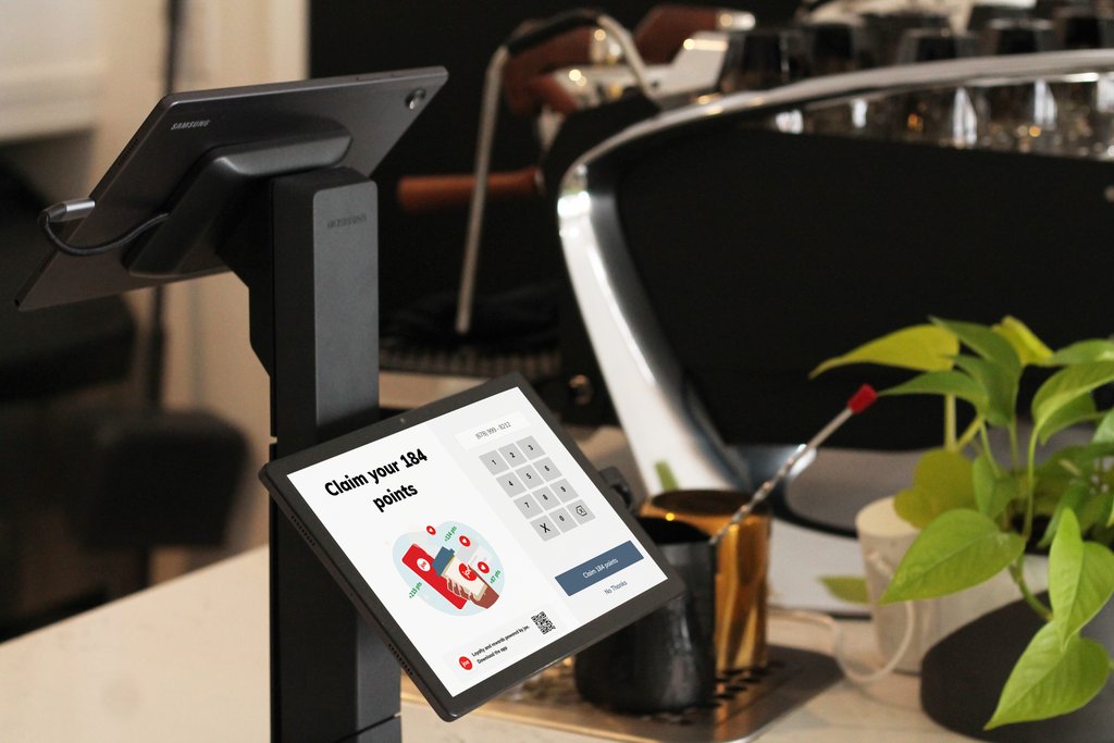 No two coffee shops are the same! joe technology with the flexibility of @bosstab stand offerings has proven extremely valuable for us and our #coffeeshop partners. 👩🏾‍💻🪴☕️ 

Read out our joe's spotlight: bosstab.com/case-studies/j…