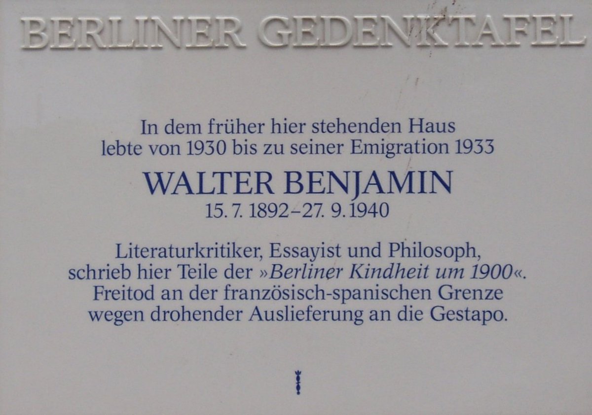 Aus dem Abschiedsbrief von #WalterBenjamin, Port-Bou, 25.09.1940:
'In dieser ausweglosen Situation habe ich keine andere Möglichkeit, als sie zu beenden. Mein Leben wird ein Ende finden in einem kleinen Dorf in den Pyrenäen, wo mich niemand kennt...'

zeitschrift-luxemburg.de/artikel/dass-e…