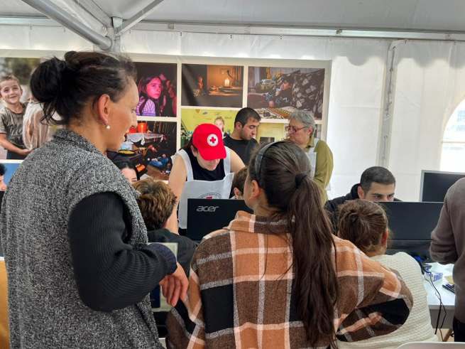 Thousands of displaced are arriving to Armenia through Lachin Corridor leaving everything behind.

The <a href="/RedCrossArmenia/">Armenian Red Cross</a> teams have mobilized to meet them at humanitarian service points.

People are receiving food, water, first aid and much-needed psychosocial support there.