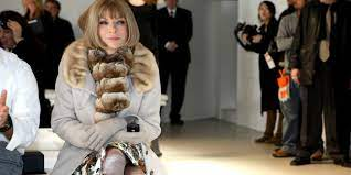 merlinpapin3's tweet photo. .@FredOL69007 Ce soir sur .@France4tv le film Documentaire #theSeptemberIssue de R.J. Cutler (2009)
Avec : Hamish Bowles, Sarah Brown, Charles Churchward, Oscar De la Renta, Patrick DeMarchelier, Jill Demling, Edward Enninful, Brian Fee, Filipa Fino, Tom Florio, Jean Paul Gaultier, Nicolas Ghesquiere, Tonne Goodman, Laurie Jones, Karen Katz, Alexandra Kour, Karl Lagerfeld, Philip Lim, Luiza Madejak, Jim Mate, Craig McDean, Sonya Mooney, Jessica Nagin, Si Newhouse, Alberto Orta
Une Américaine sur dix lit Vogue, soit treize millions de femmes (selon le magazine). Un succès impressionnant, dû en grande partie à sa charismatique rédactrice en chef depuis une vingtaine d’années, Ana Wintour.