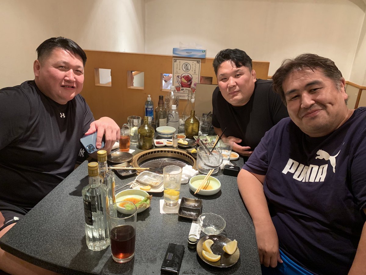審判部の親方とお疲れ様会！高砂さんも、大島さんも大好きな親方です。