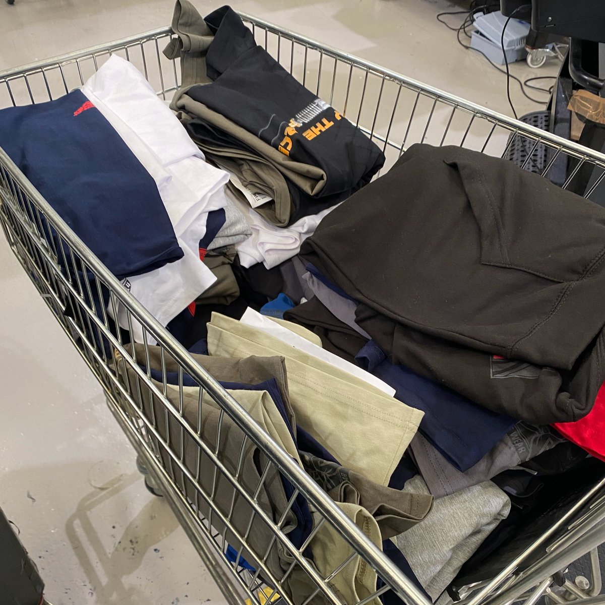 ForceWearHQ's tweet image. A trolley FULL of orders going out today! Congratulations to everyone who managed to get their hands on our Buckshee watch cap this weekend! 😁

#forcewearhq #productionteam #militarygear #veterans